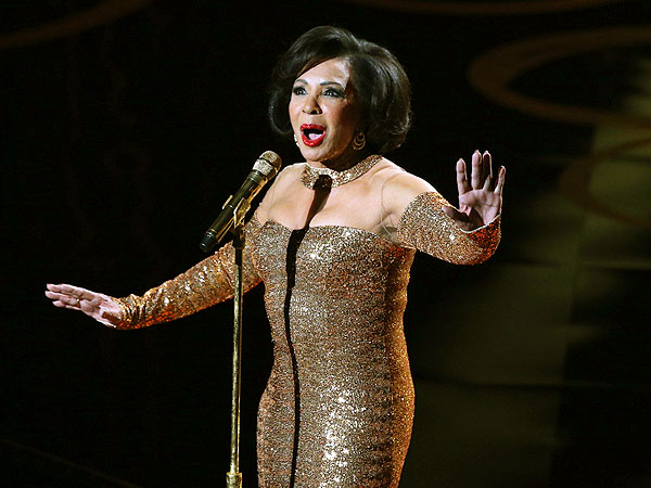 Dame Shirley Bassey Oscar Highlight, Sits Down with PEOPLE