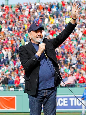 Neil Diamond Sings "Sweet Caroline" for Boston
