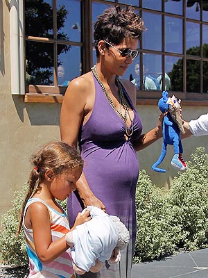 Mother's Day: Halle Berry Is Pregnant and Lunches with Nahla