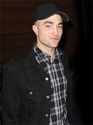 Robert Pattinson Breakup with Kristen Stewart - Sighting of Him in L.A.