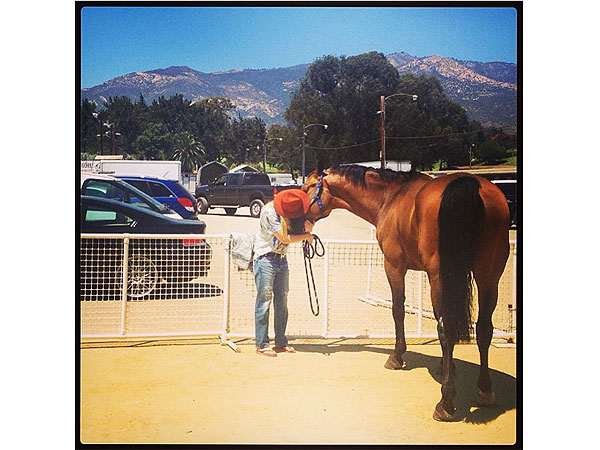 Kaley Cuoco Hugging Horse After Henry Cavill Breakup: Photo