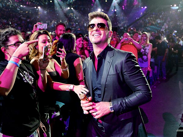 iHeartRadio Music Festival: Robin Thicke, Katy Perry, Elton John Rock Out in Las Vegas