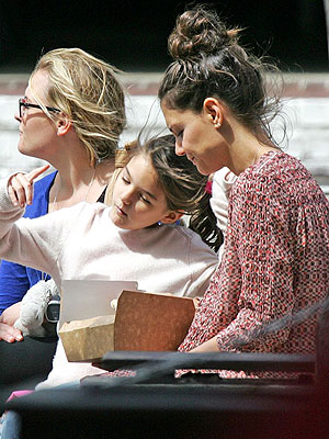 Suri Cruise Eats Alfresco with Katie Holmes, Shares Her Leftovers
