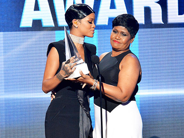 Rihanna's Mom at American Music Awards: 'I Am So Proud of You'