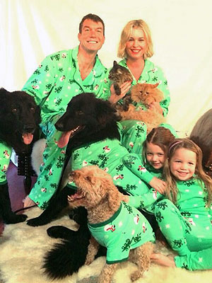 Jerry O'Connell and Rebecca Romijn's Holiday Card Is Going to the Dogs
