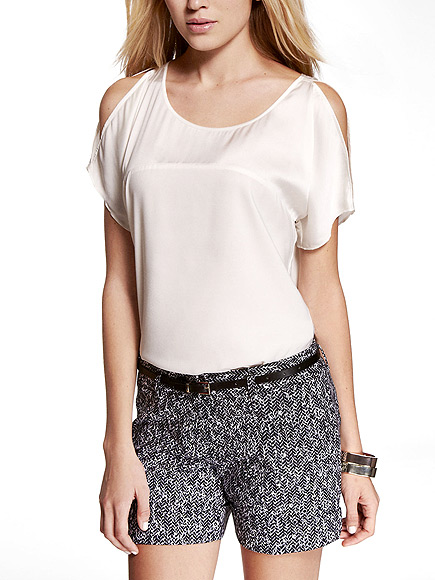 7 Ways to Look Hotter in Your Clothes