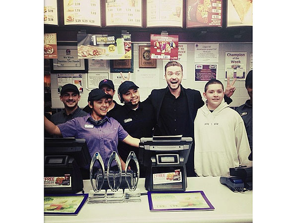 People's Choice Awards: Justin Timberlake Celebrates at Taco Bell