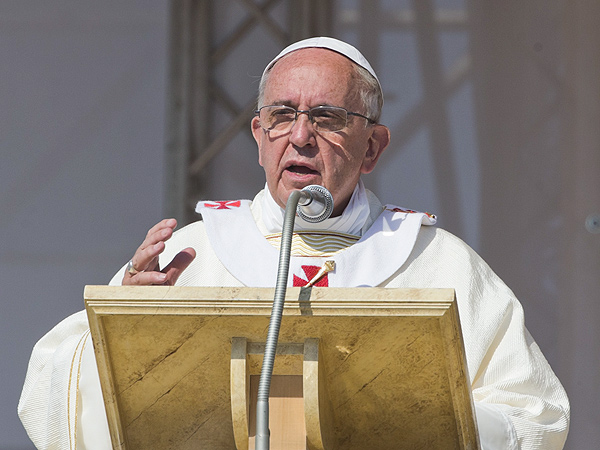 Pope Francis Excommunicates All Mobsters from the Church
