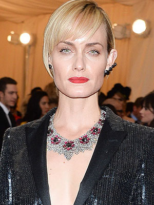 Amber Valletta Reveals Her Drug and Alcohol Addiction