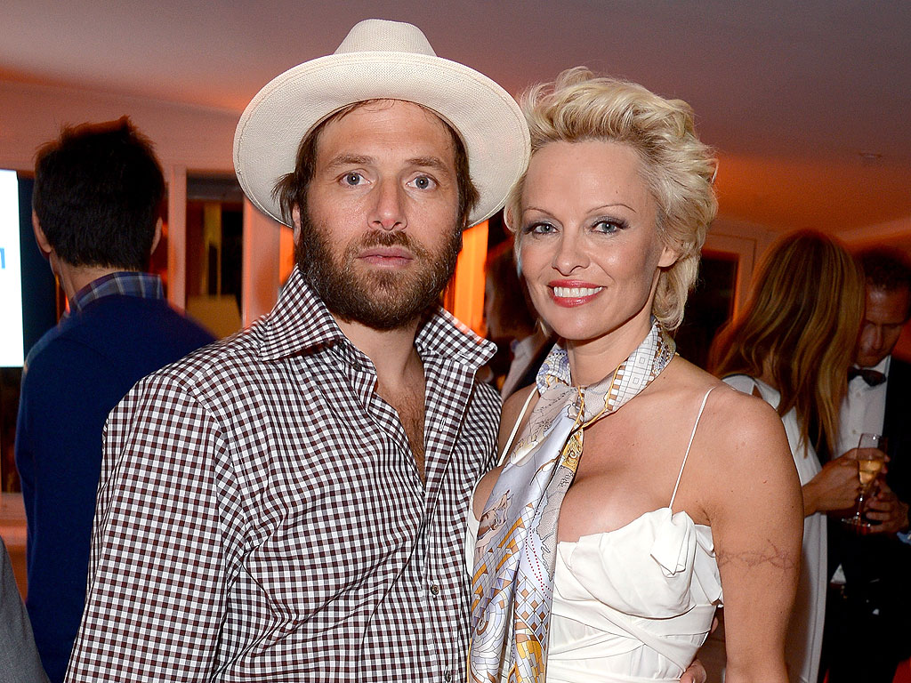 Pamela Anderson Files for Divorce from Rick Salomon Again