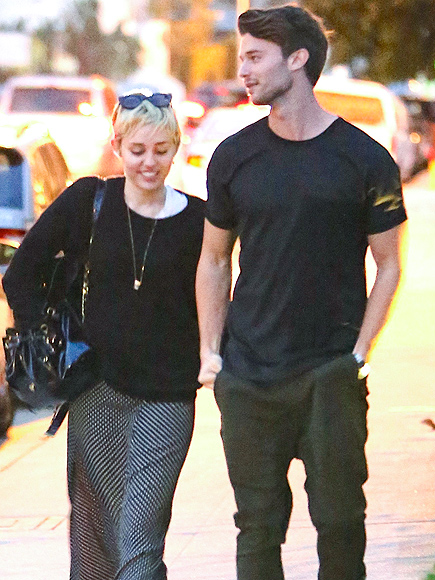 miley saliendo patrick schwarzenegger