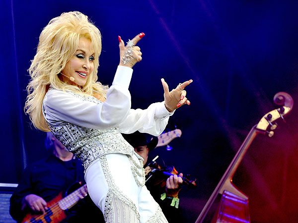 Dolly Parton Dog Abandoned at Glastonbury Music Festival Returned Home