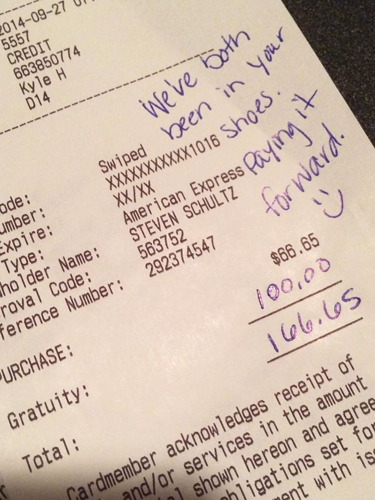 Iowa Couple's $100 Tip for Terrible Service Goes Viral