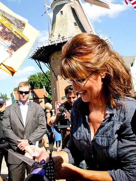 Sarah Palin Talks to PEOPLE About 'American Sniper' Friend Chris Kyle