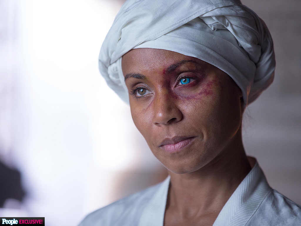 Gotham: Fish Mooney Has a New Eye in 'Everyone Has a Cobblepot': First Look