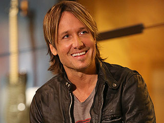 Keith Urban, Kelly Clarkson, Kesha and More Pay Tribute to Merle Haggard