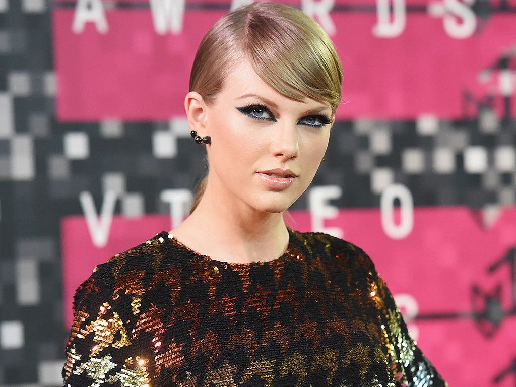 Taylor Swift Addresses Wedding, Mansion Rumors on Twitter