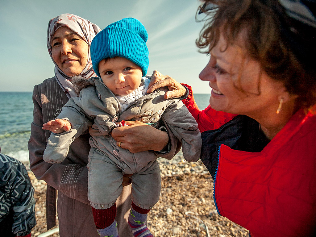 Susan Sarandon Meets Syrian Refugees in Greece