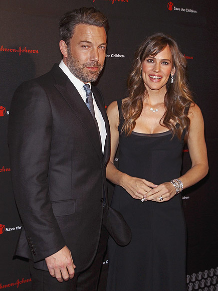 Jennifer Garner, Ben Affleck 'Affectionate' During Paris Vacation
