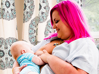 Mom with Breast Cancer Memorializes Her Last Day of Breastfeeding with Touching Photoshoot