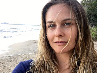 All-Natural Beauty Alicia Silverstone Goes Makeup Free