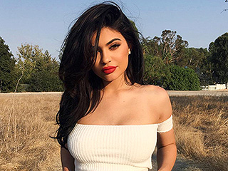 Little Sis Style Showdown: Kylie Jenner and Bella Hadid Wear Identical Outfits on the Same Day