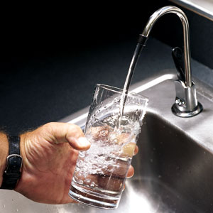 getting a clear glass of water from a kitchen faucet