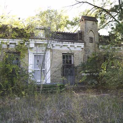 brick castle in texas that needs renovation