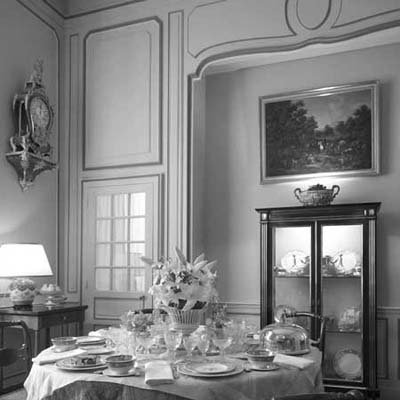 interior room with detailed plaster walls