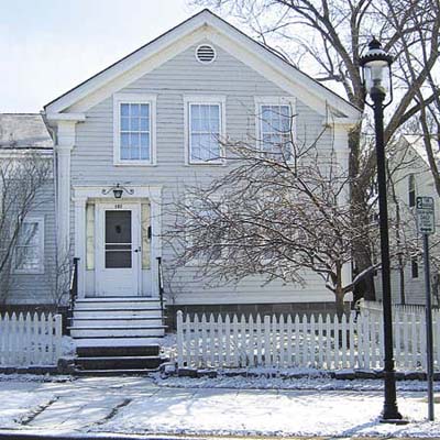 an example of house before the front yard was given a makeover
