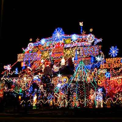 over-the-top holiday lights in Ontario, Canada; holiday home decorations and holiday lights