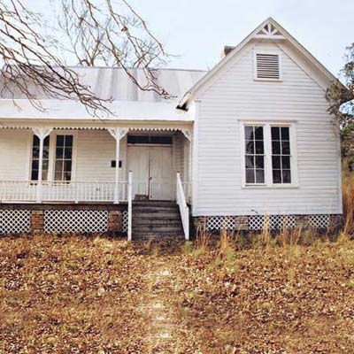 a farmhouse in Camden, Arkansas that is still up for sale