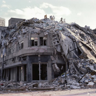 building dilapidated by earthquake