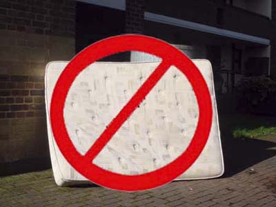 street mattress infestated with bedbugs