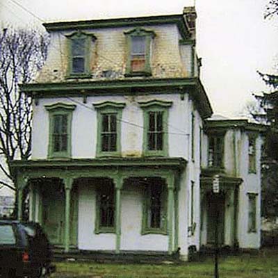 Crumbling Casa before turned into spectacular home