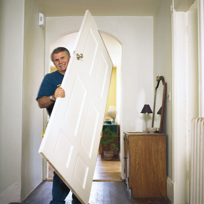 tom silva carrying door