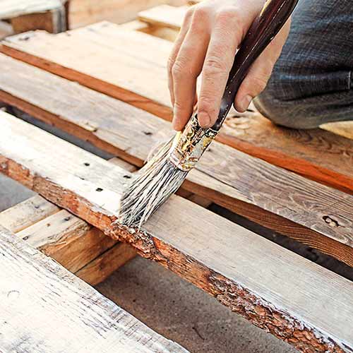 money saving blogger DIY project shipping pallet wood headboard step 1
