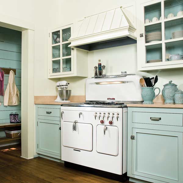 Scheme  Two vintage Cabinets a Ways in Thrifty  wooden Paint  cabinets  Tone to  Kitchen 13