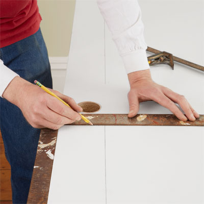 marking the rails on the door
