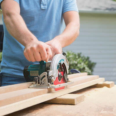 cutting the frame pieces with a circular saw