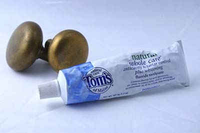 toothpaste to polish metal